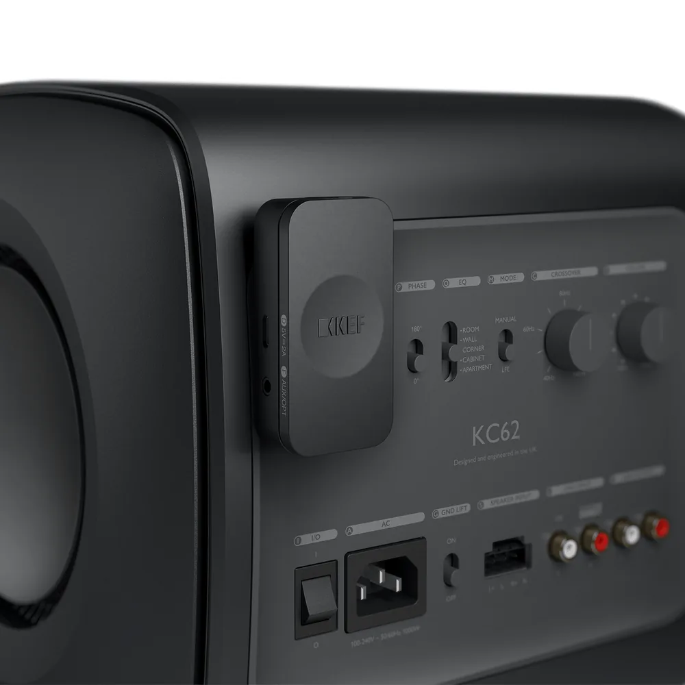 KEF KW2 RX 無線接收器安裝在 KC62 重低音背面